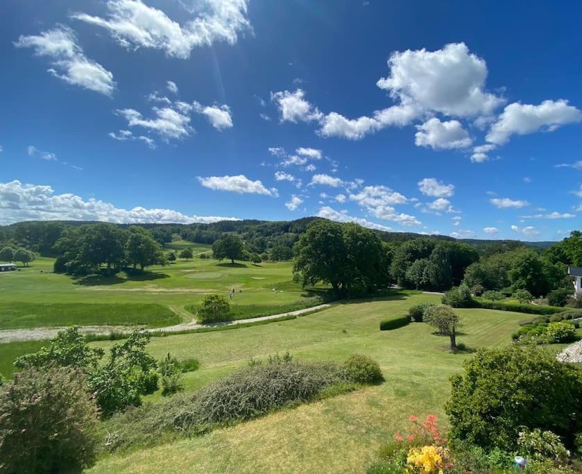 Apartment Right Next To The Golf Course And With The Ocean Just Around The Corner Ljungskile Bagian luar foto