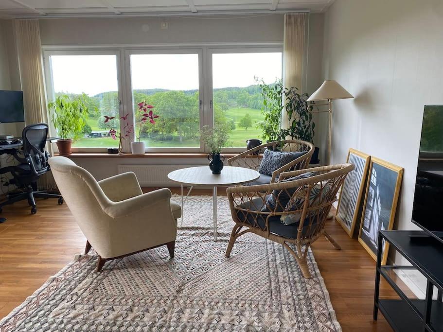 Apartment Right Next To The Golf Course And With The Ocean Just Around The Corner Ljungskile Bagian luar foto