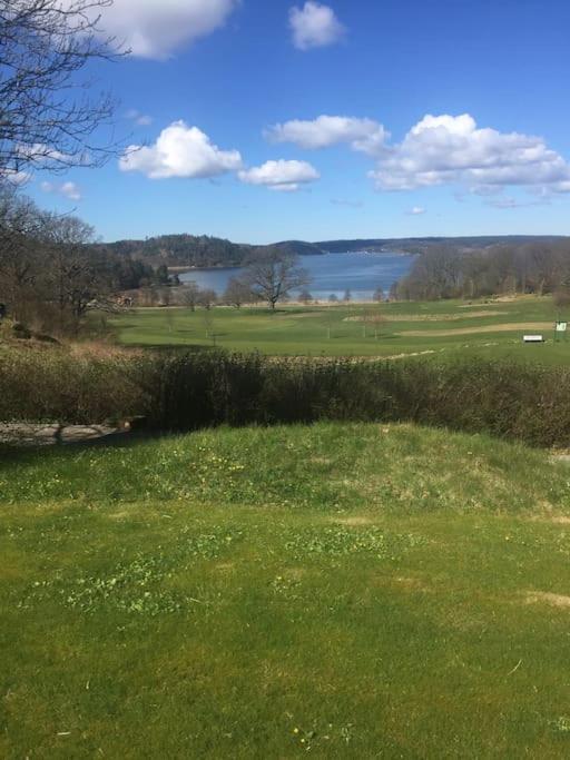 Apartment Right Next To The Golf Course And With The Ocean Just Around The Corner Ljungskile Bagian luar foto
