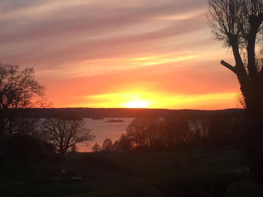 Apartment Right Next To The Golf Course And With The Ocean Just Around The Corner Ljungskile Bagian luar foto